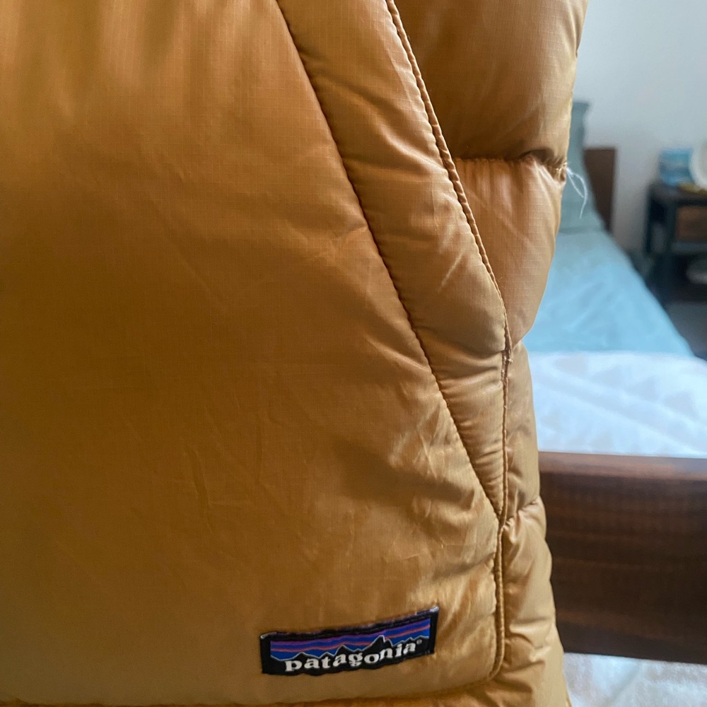 Patagonia Bivy Navy and Tan Hooded Puffer Down Vest - Picture 4 of 12